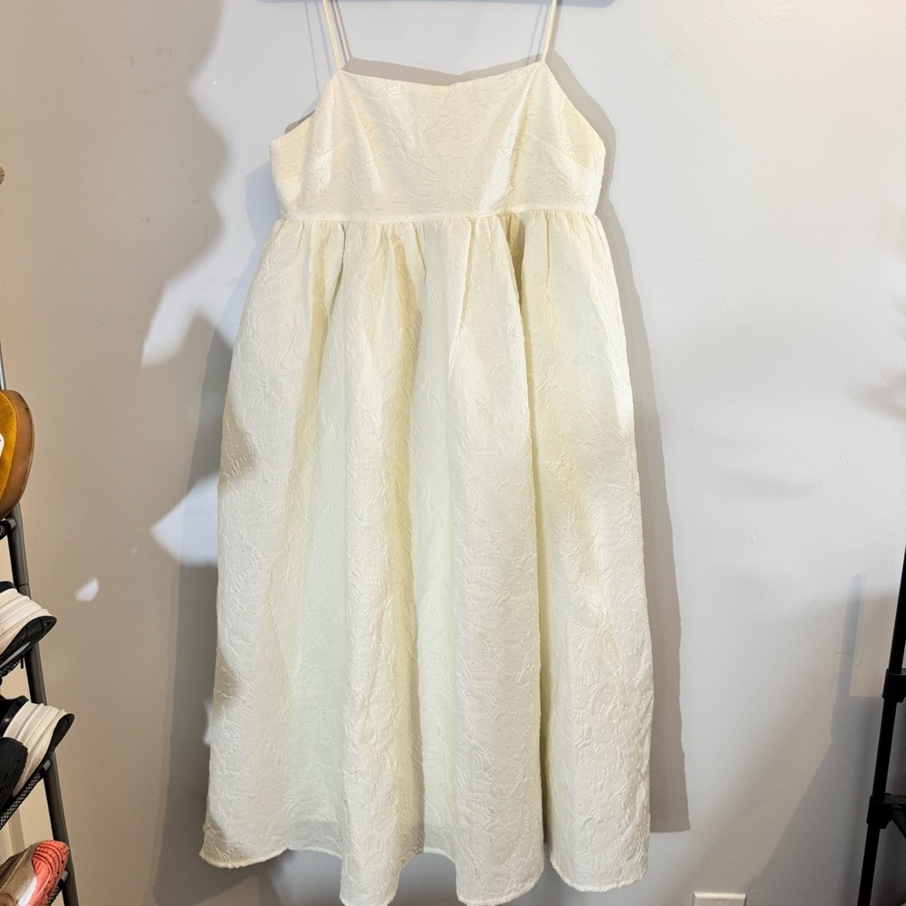 White Jacquard Semi-Formal